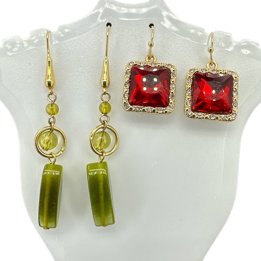 Set of 2 Glass Dangle Drop Earrings Red and Green Gold Plated